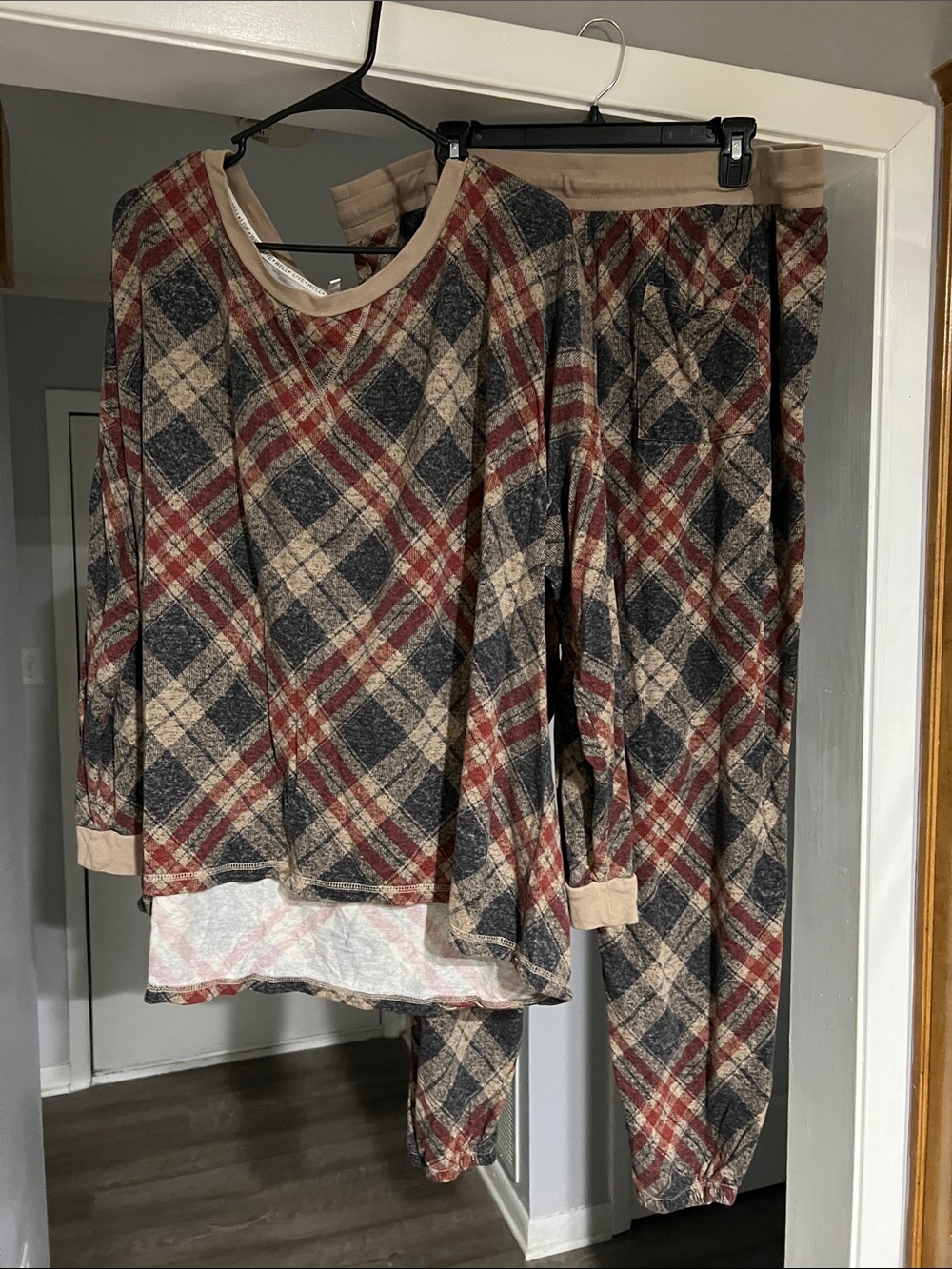 Women’s Plaid Long-Sleeve Pajama Set in Red l, Black and Beige